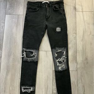 ZARA MENS DISTRESSED JEANS. SUPER COMFY AND STYLISH.